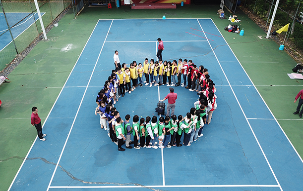 快樂工作，團結協(xié)作